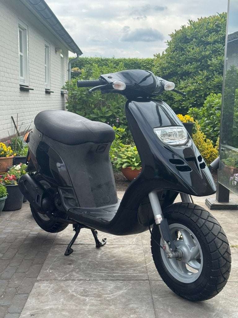 ️Piaggio Typhoon 50cc 2 takt glans zwart Brom
