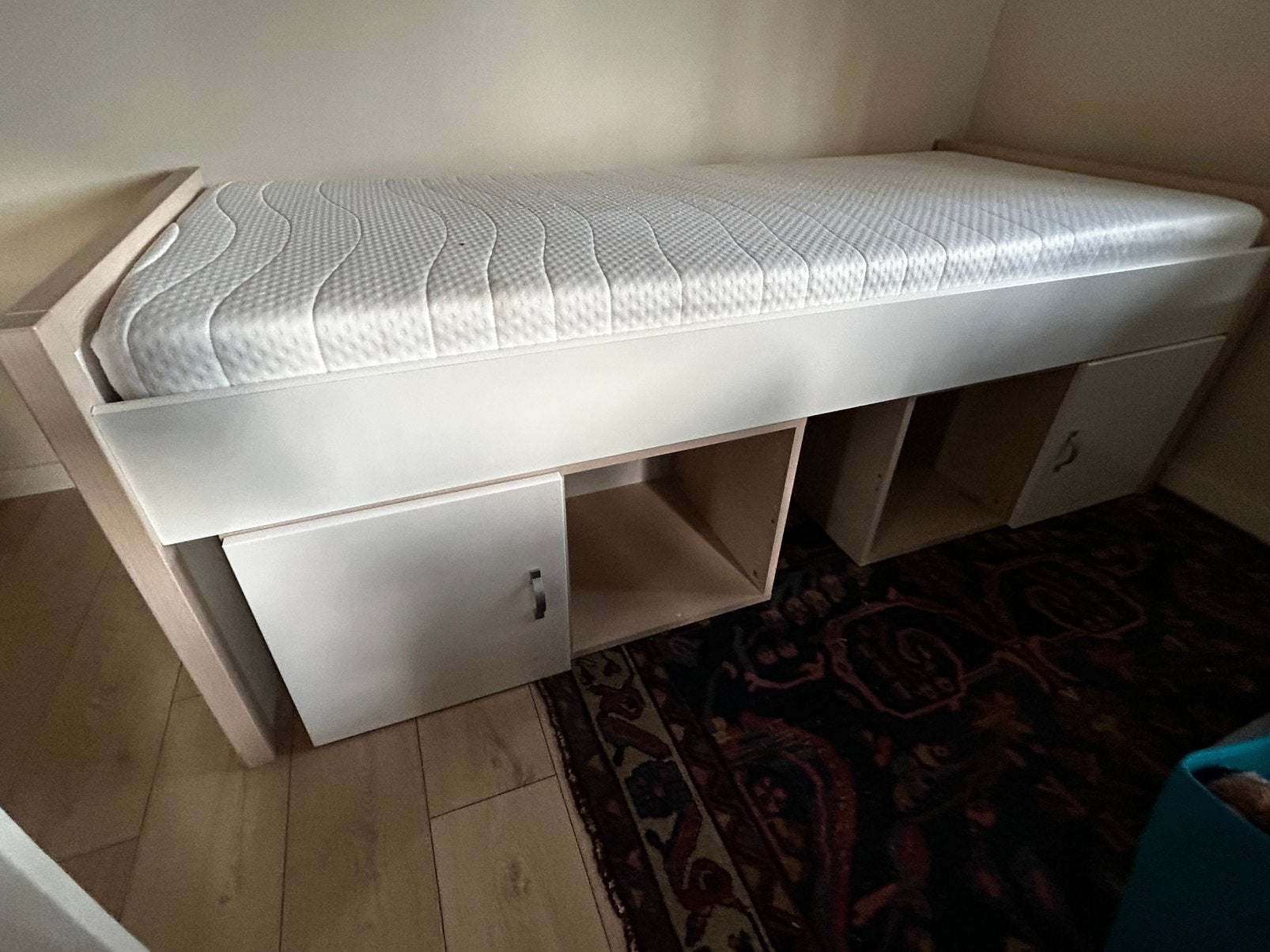 Eenpersoons bed/ ledikant met matras - en opbergvakken, Huis en Inrichting, Complete inboedels, Ophalen