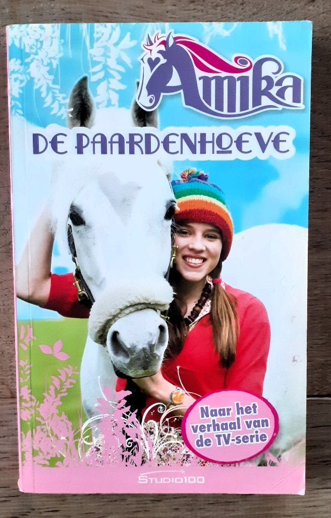 Boek de Paardenhoeve, Boeken, Ophalen of Verzenden, Zo goed als nieuw, Fictie