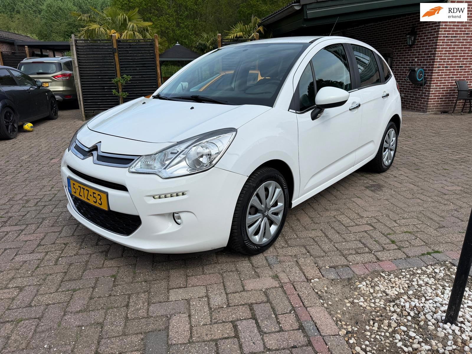 Citroen C3 1.0 PureTech Collection NIEUWE APK, Voorwielaandrijving, Dealer onderhouden, 450 kg, Gebruikt