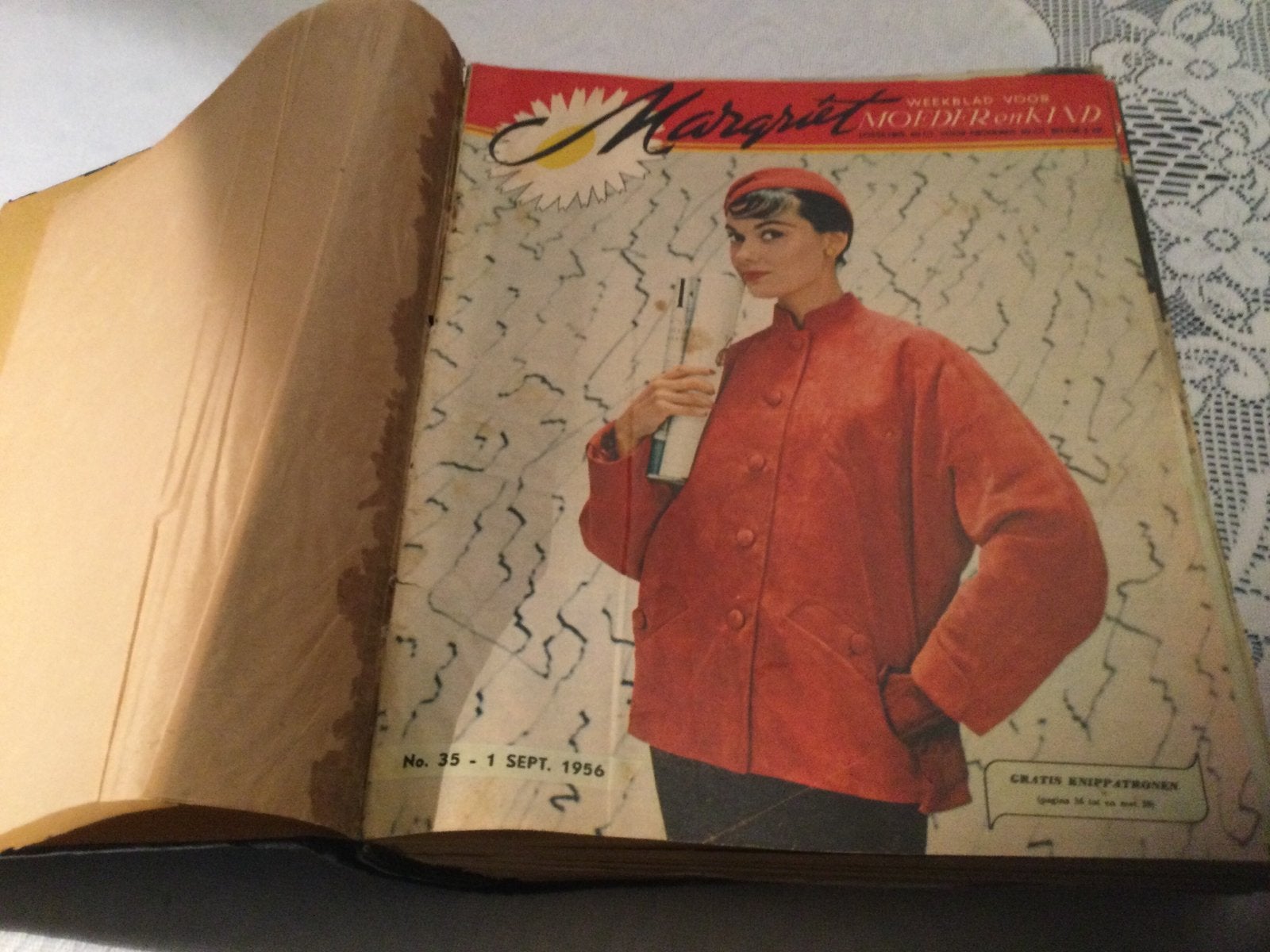 Vintage Margriet ingebonden jaargang 1956, Ophalen of Verzenden, Gelezen, Damesbladen