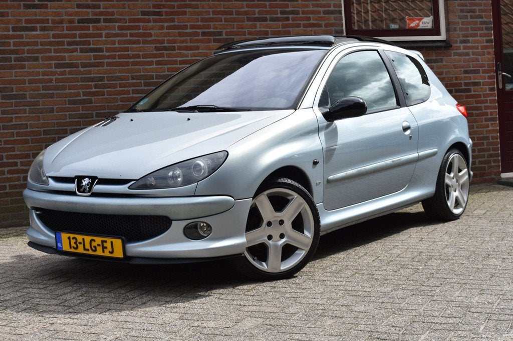 Peugeot 206 2.0-16V GTI '03 Pano Leder Clima, Auto's, 1025 kg, 136 pk, Zwart, 4 cilinders