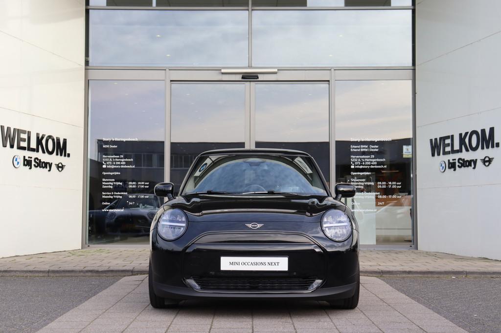MINI Cooper E Essential XS 40.7 kWh (bj 2026, automaat), Stof, Gebruikt, Zwart, Met garantie (alle)