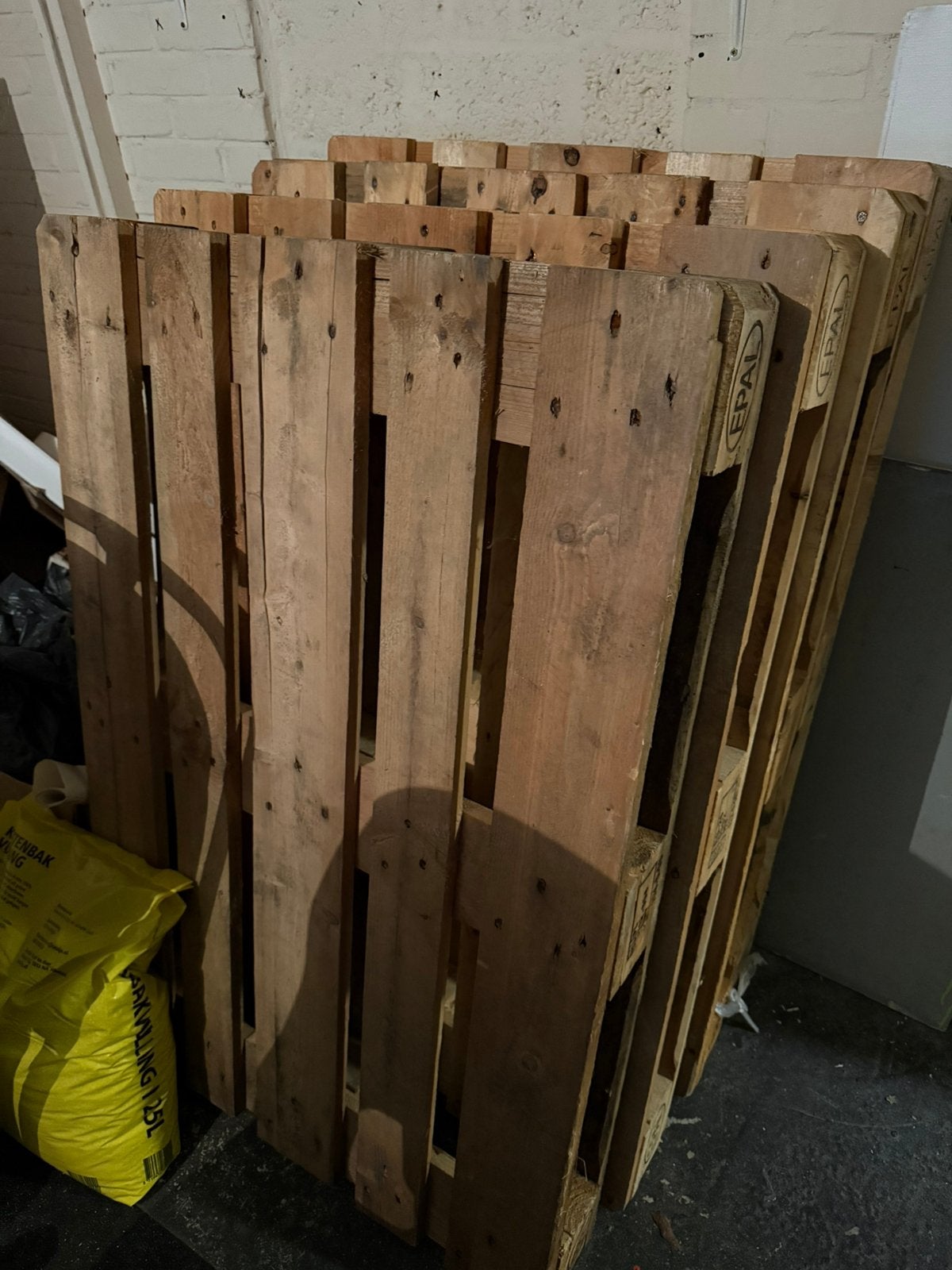 gratis af te halen; 4 stuks europallets, Doe-het-zelf en Verbouw, Ophalen, 25 tot 50 mm, Zo goed als nieuw, Pallet
