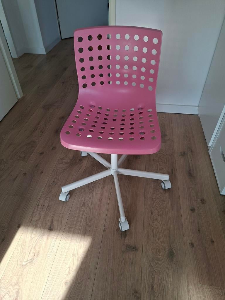 Roze bureaustoel met wieltjes, Huis en Inrichting, Bureaustoelen, Ophalen of Verzenden, Zo goed als nieuw, Roze, Bureaustoel