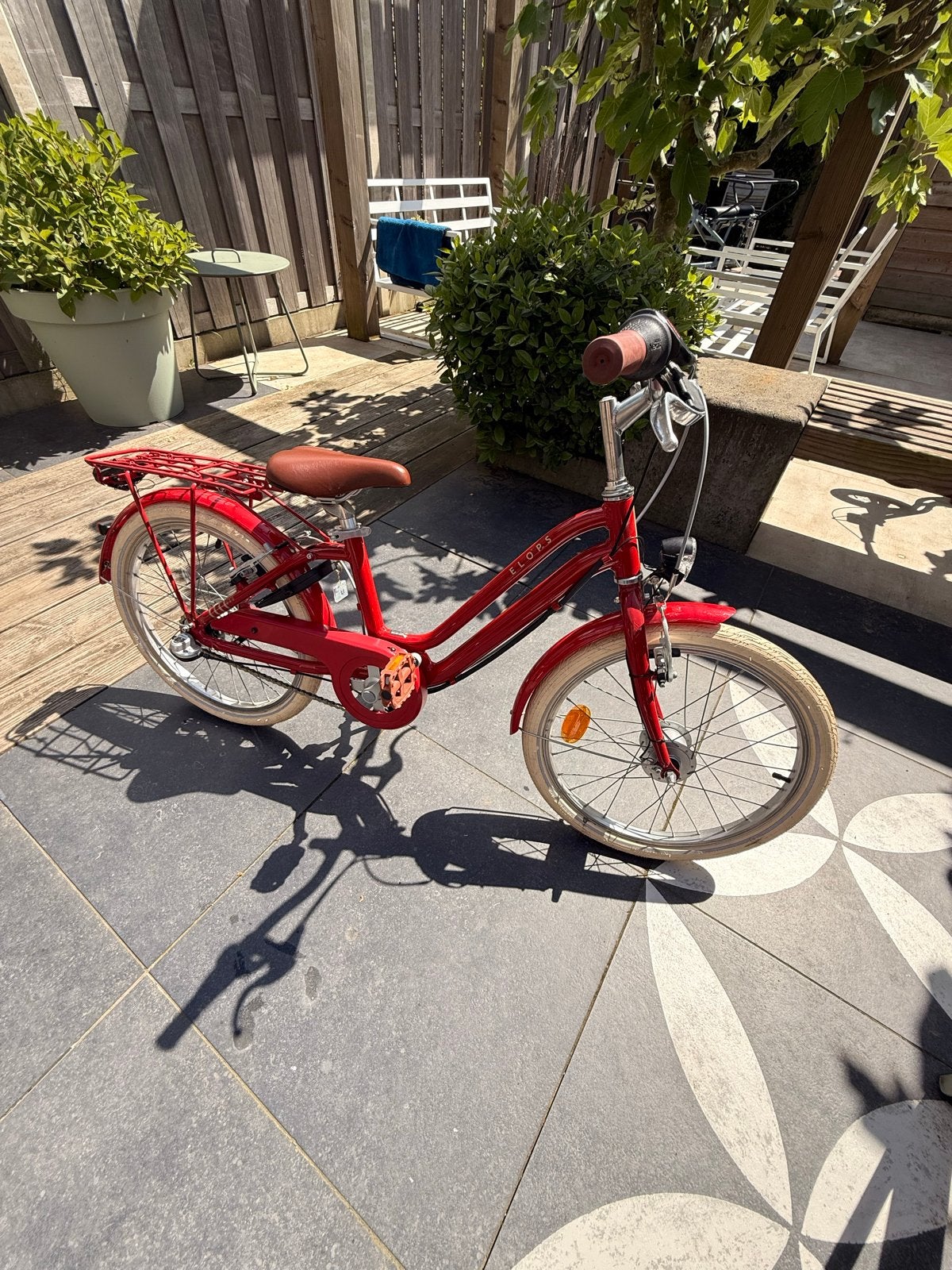 Rode kinderfiets met versnellingen en bagagedrager, Ophalen, Gebruikt, Velgrem, 20 inch of meer