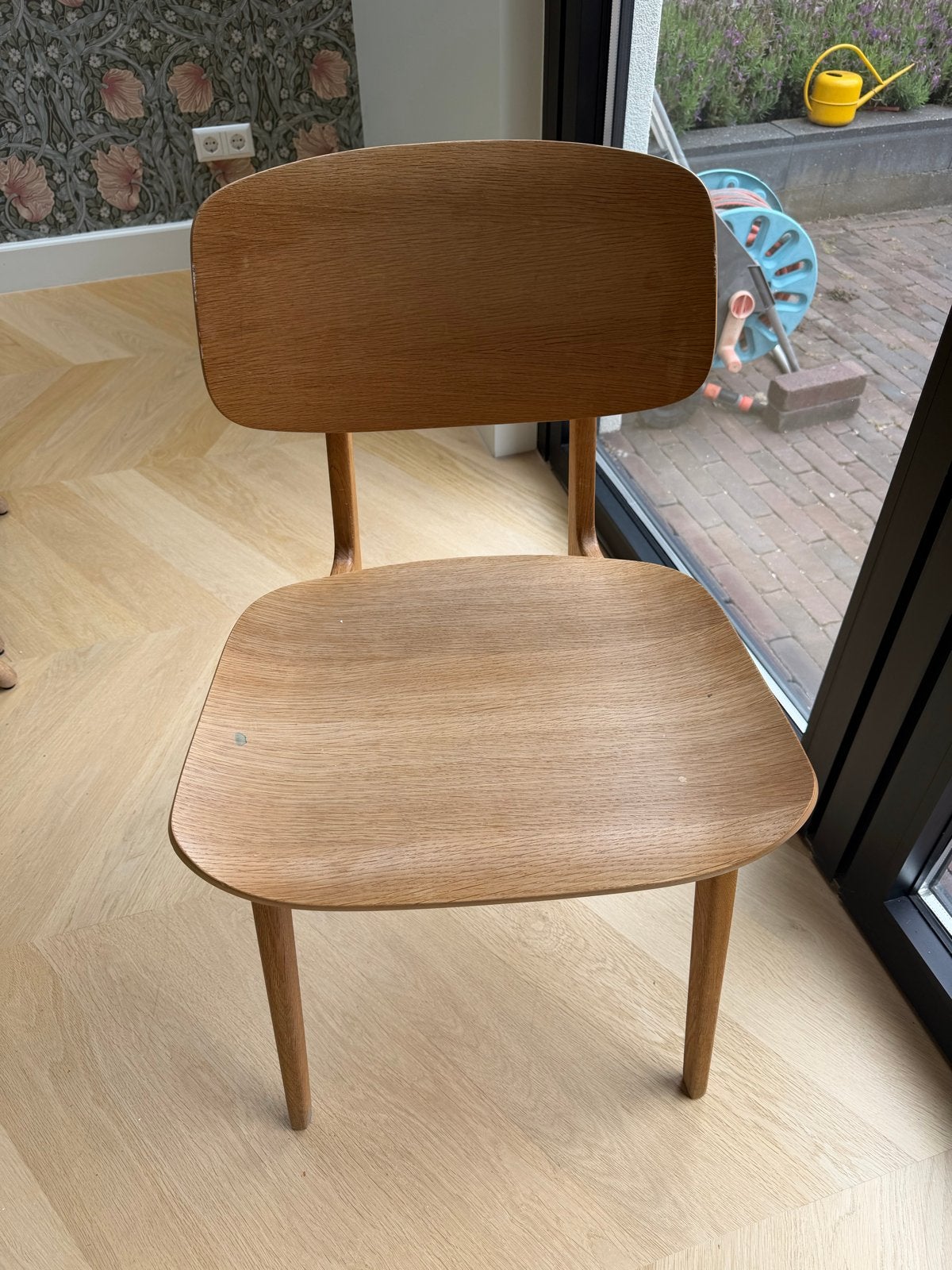 Norr11 houten stoel - Scandinavisch design, Huis en Inrichting, Stoelen, Ophalen, Bruin, Zo goed als nieuw, Eén