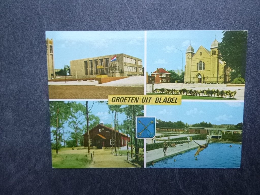 Bladel, zwembad, kerk 1974, Verzamelen, Ansichtkaarten | Nederland, Verzenden, 1960 tot 1980, Ongelopen, Noord-Brabant