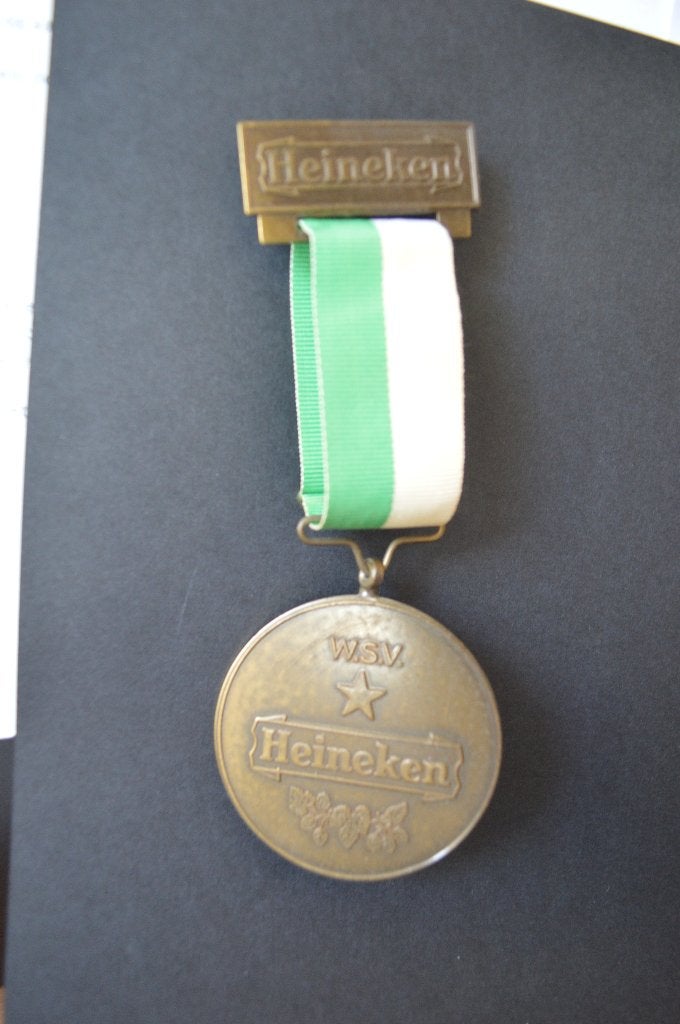 mooie oude/ vintage metalen Heineken medaille, Ophalen of Verzenden, Zo goed als nieuw, Overige typen, Heineken