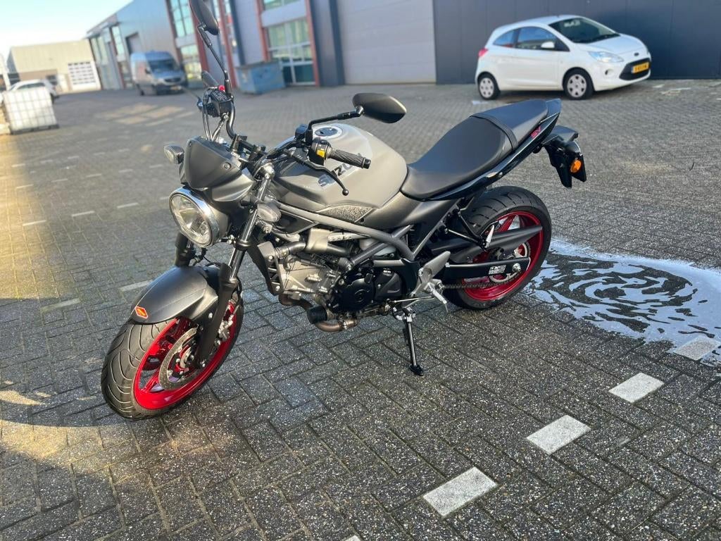 Suzuki sv650A – ZGAN – Slechts 3.091 km – 2024, 2 cilinders, Gebruikt, Particulier, Meer dan 35 kW