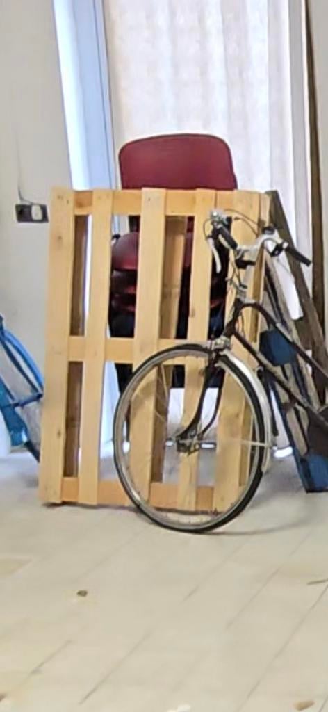 2 kleine en 1 grote pallet, 1 kruk, Ophalen