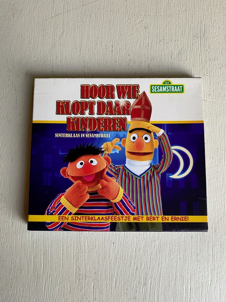 Bert En Ernie - Hoor Wie Klopt Daar Kinderen CD, Eerste persing, Ophalen of Verzenden, Zo goed als nieuw, Sinterklaas