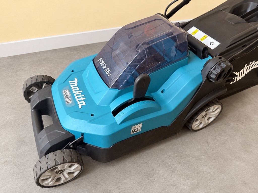 Makita DLM382 accugrasmaaier 2x18V – zonder accu’s’, Ophalen, Cirkelmaaier, Gebruikt, Accu-grasmaaier