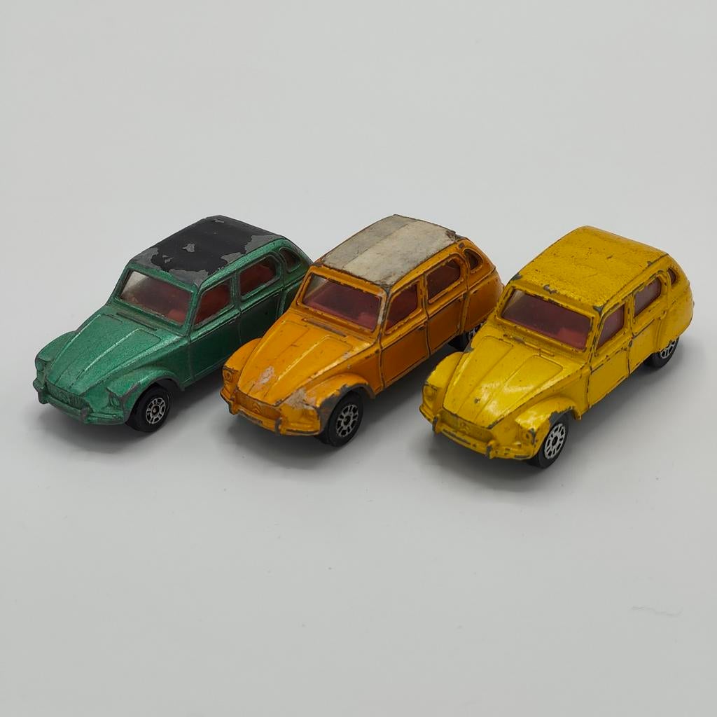 Drie Citroën Dyanes van Corgi, Hobby en Vrije tijd, Modelauto's | 1:87, Ophalen of Verzenden, Gebruikt, Auto