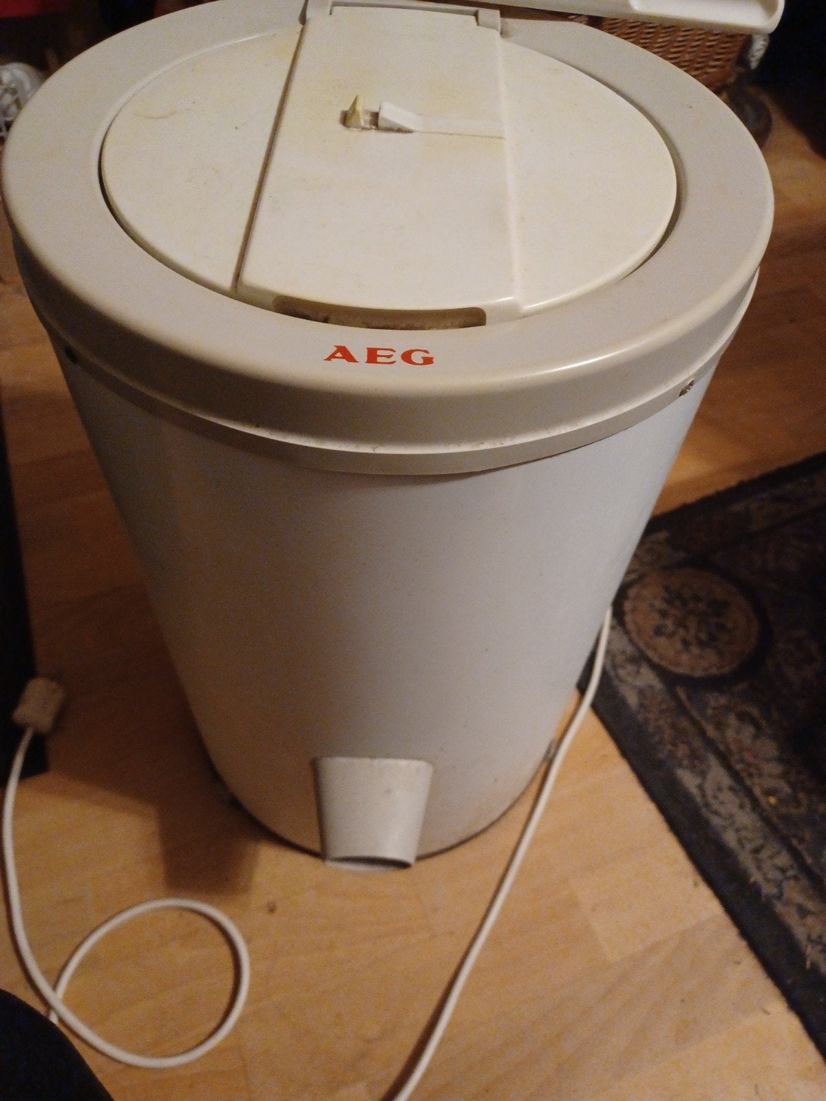 AEG centrifuge 2800 toeren, 2 kg inhoud, gebruikt, Ophalen, Gebruikt, Minder dan 85 cm, Minder dan 4 kg
