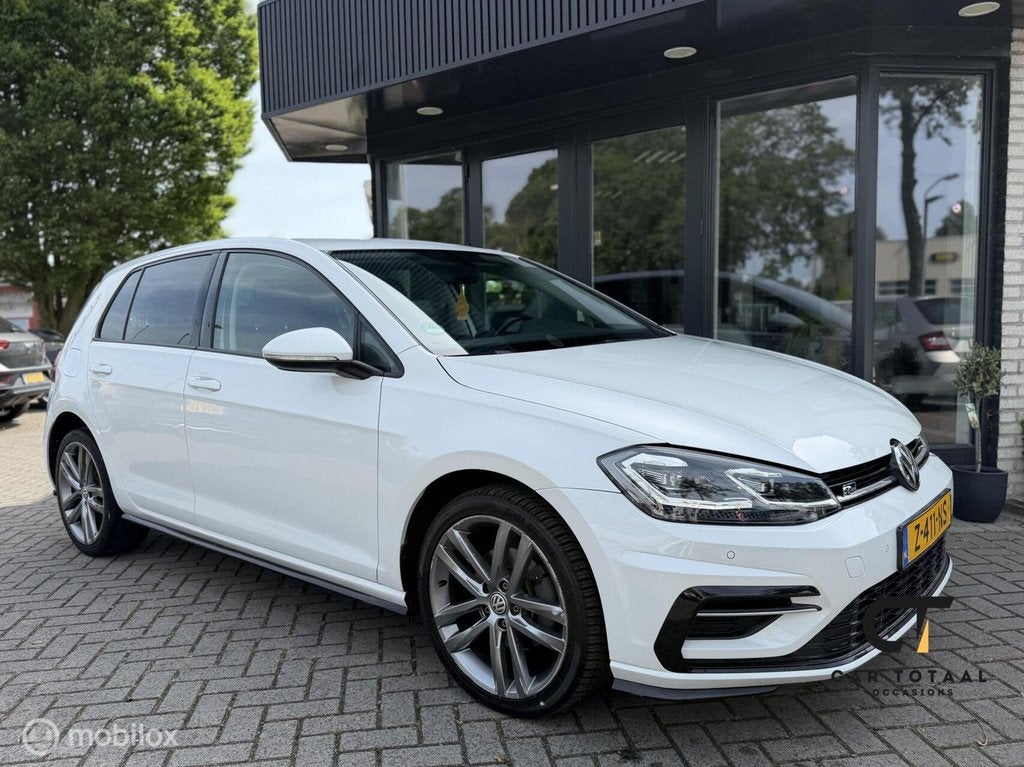 Volkswagen Golf 1.5 TSI Highline Business R|ACC|BTW|AUTOMAAT, Auto's, Volkswagen, Euro 6, 4 cilinders, 150 pk, Wit