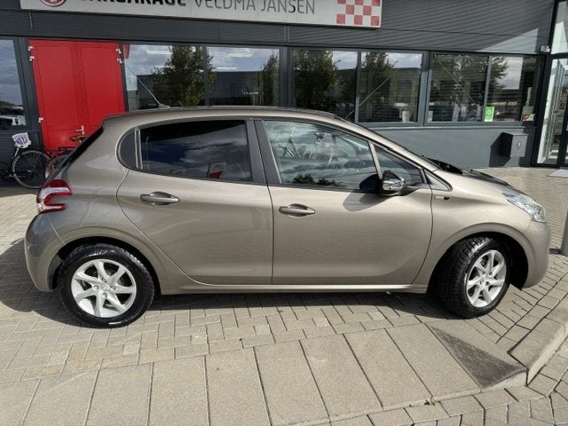 Peugeot 208 1.2 VTi STYLE 5-DRS. + AIRCO/LMV/NAVI/PDC, Euro 5, Stof, Gebruikt, 31 €/maand