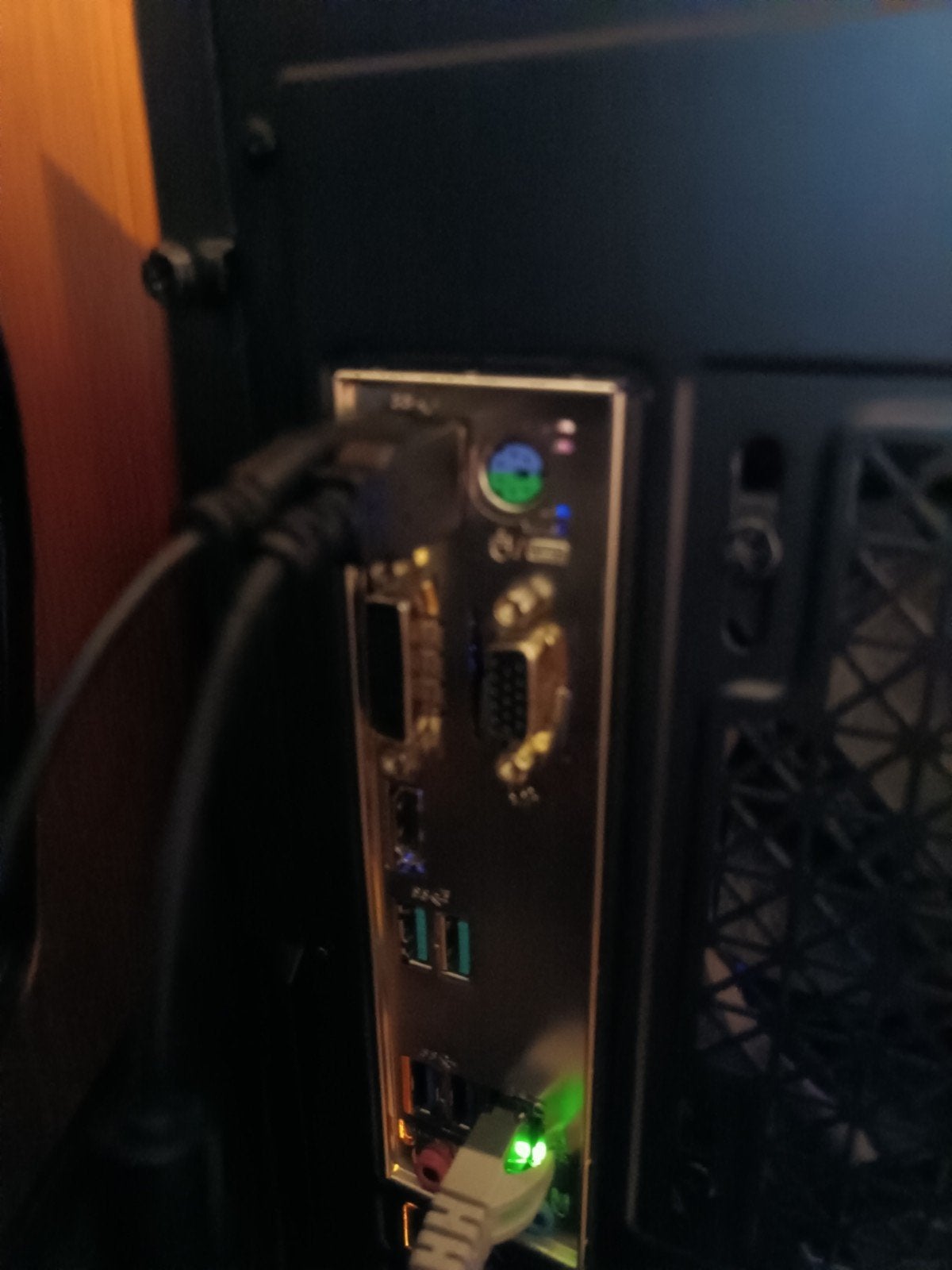 Foto 7 van Gaming PC Ryzen 5 5600X, RTX 3050, 16GB RAM nvme ssd