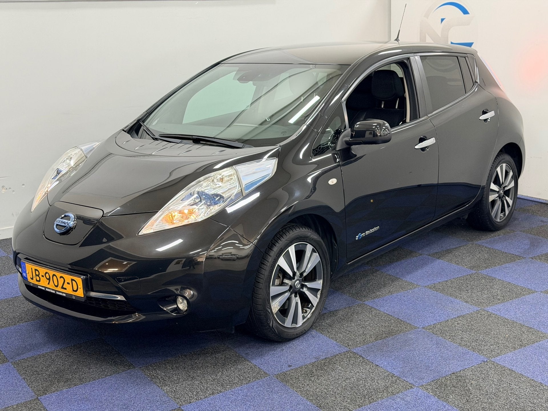 Nissan LEAF Tekna 24 kWh / DEALER ONDERHOUDEN / AUTOMAAT / N, Dealer onderhouden, Gebruikt, 199 km, Zwart