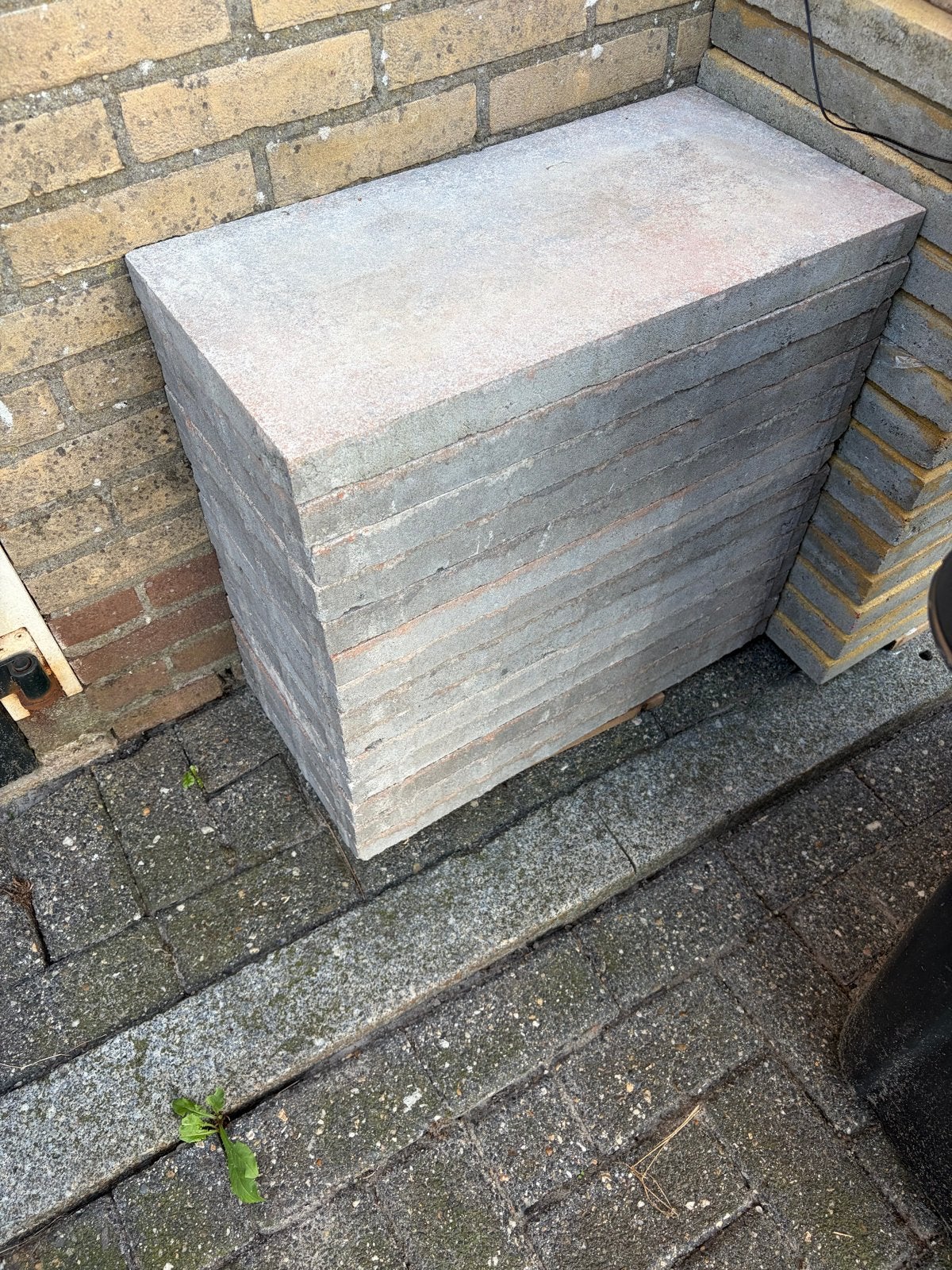 Gratis: Betonnen terrastegels - 60x30 cm - Gebruikt, Tuin en Terras, Tegels en Klinkers, Gebruikt, Terrastegels, Beton, Minder dan 5 m²