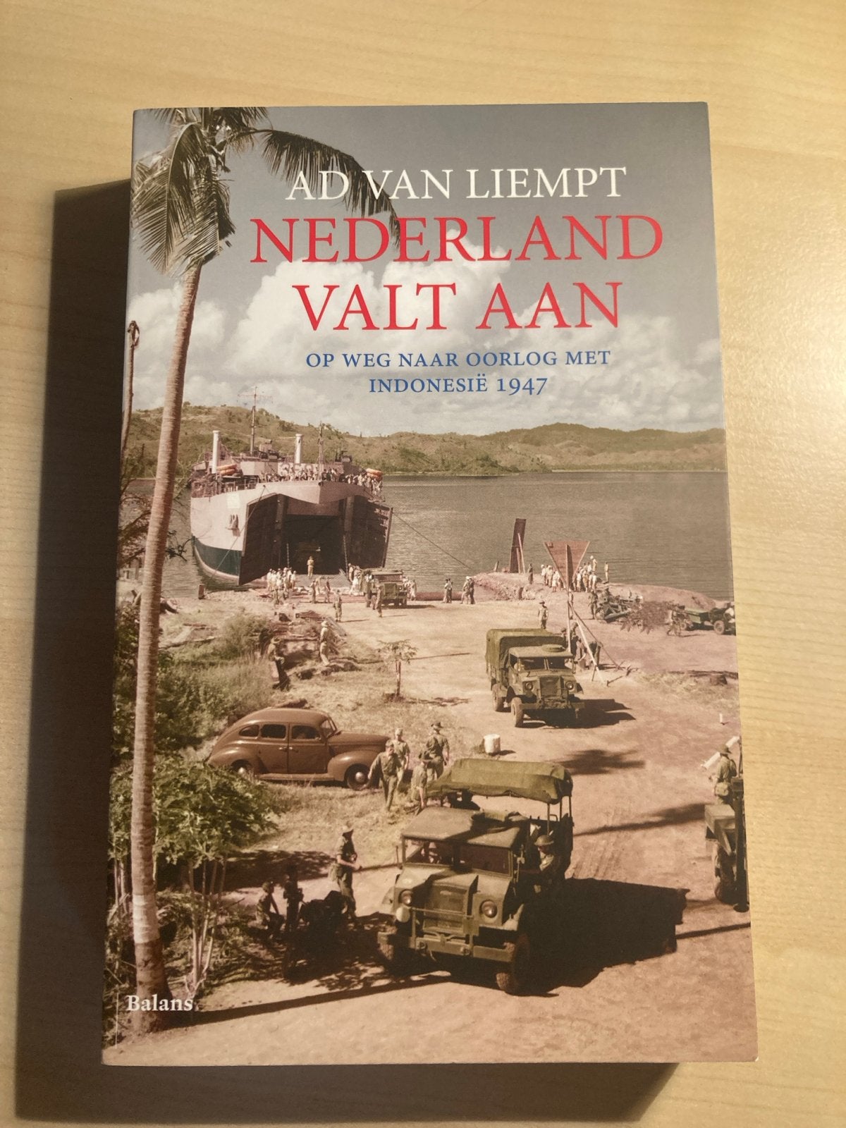 Nederland Valt Aan - Ad van Liempt (Indonesië 1947), Ophalen of Verzenden, 1945 tot heden, Zo goed als nieuw, Overige onderwerpen