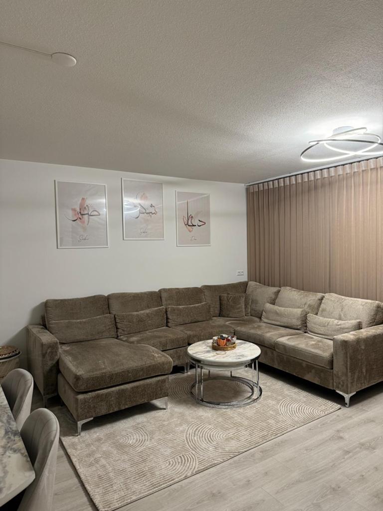Luxe hoekbank / loungebank te koop, Huis en Inrichting, Banken | Bankstellen, Ophalen, Zo goed als nieuw, Vierpersoons of meer