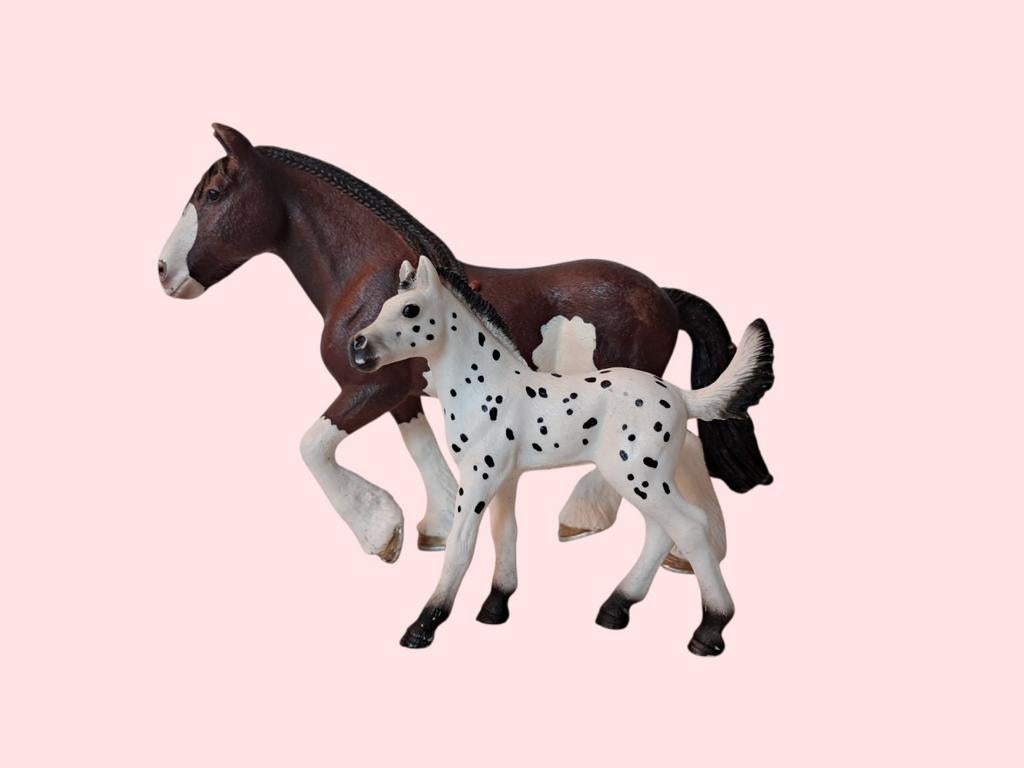2 Schleich paardjes: Clydesdale merrie en Appaloosa veulen, Ophalen of Verzenden, Gebruikt, Jongen of Meisje