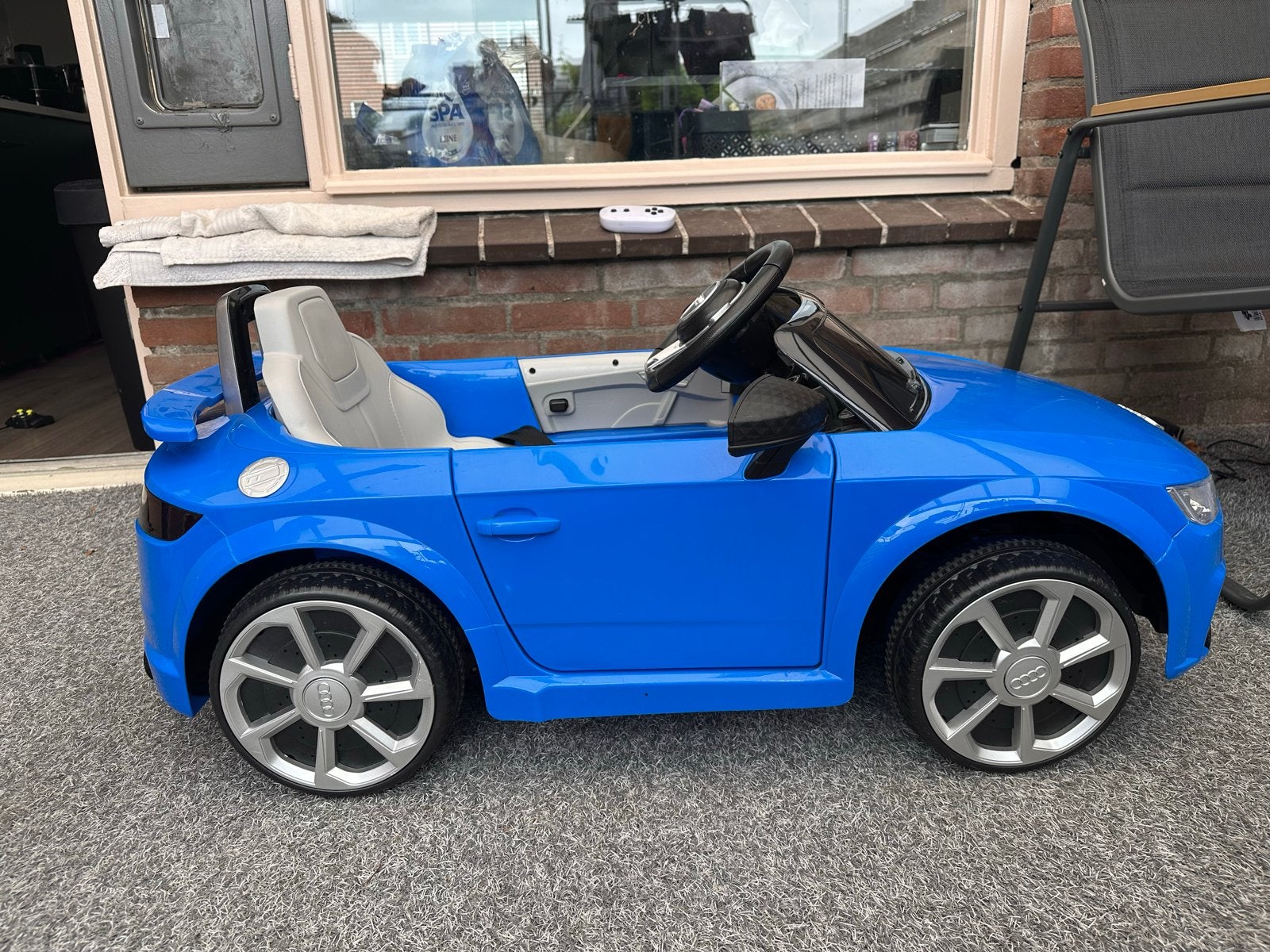 Audi TT RS elektrische kinderauto met afstandsbediening, Ophalen, Zo goed als nieuw, Loopvoertuig