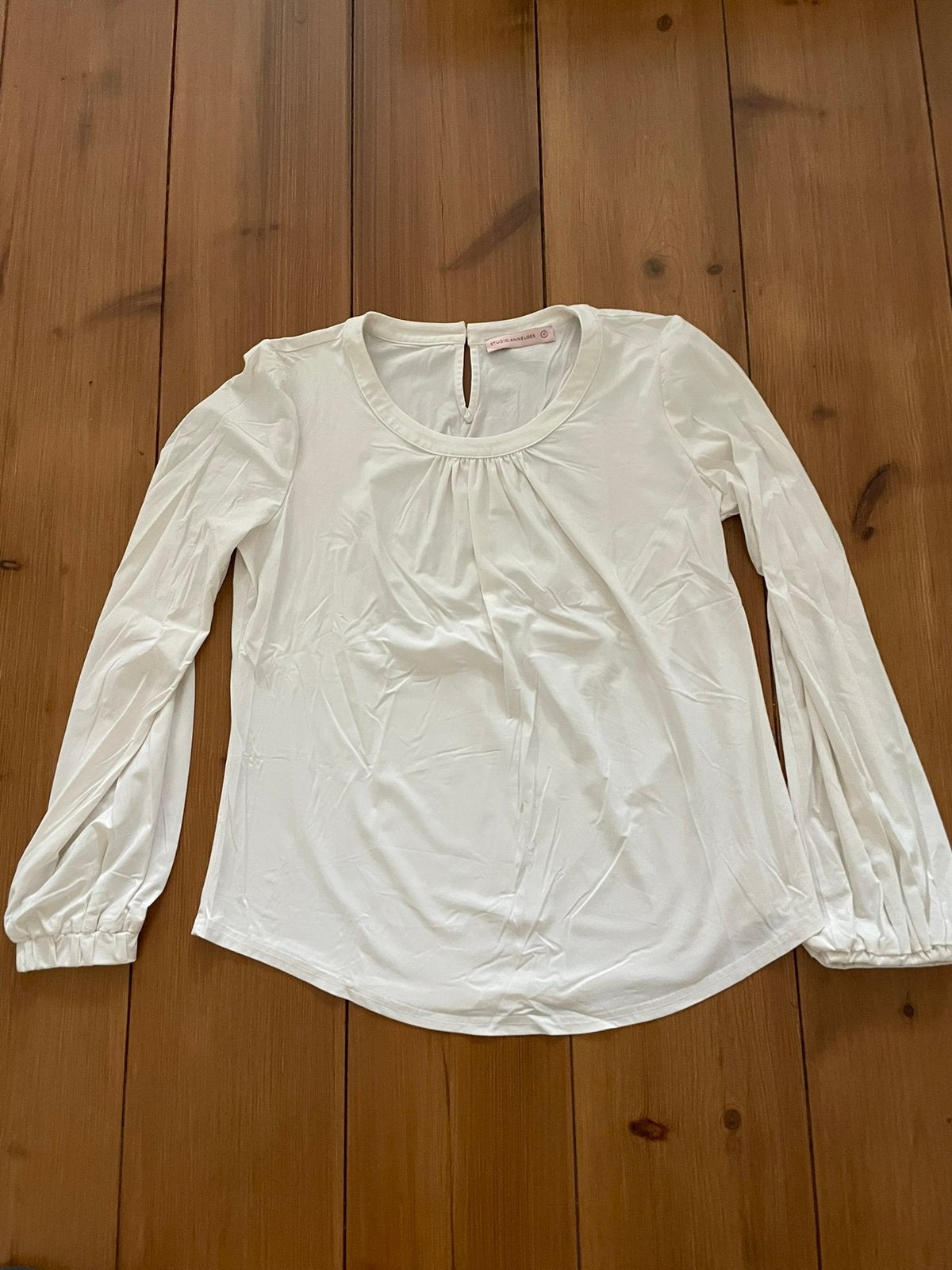 Leuke creme travelstof blouse Studio Anneloes, M, Kleding | Dames, Tops, Maat 38/40 (M), Verzenden, Beige, Zo goed als nieuw