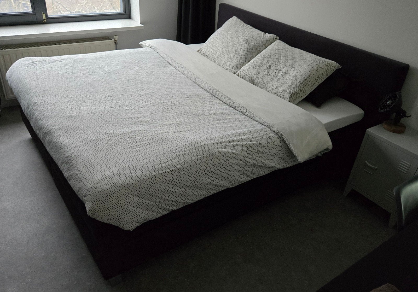 Antraciet boxspring inclusief 2 poefjes, Ophalen, Gebruikt, Tweepersoons, 180 cm