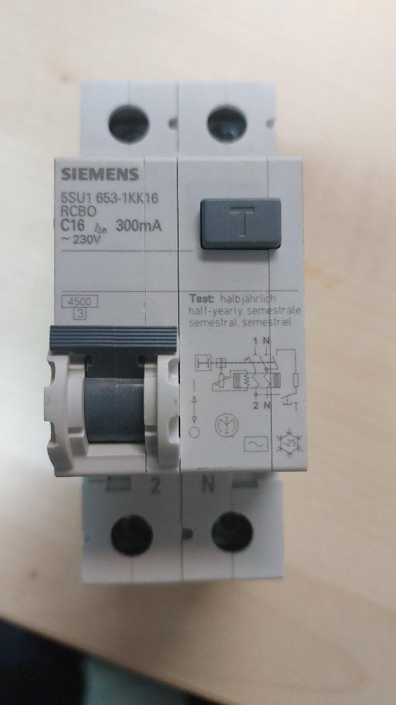 aardlekschakelaar siemens 300mA   C16, Doe-het-zelf en Verbouw, Elektra en Kabels, Ophalen of Verzenden, Gebruikt, Siemens, Schakelaar