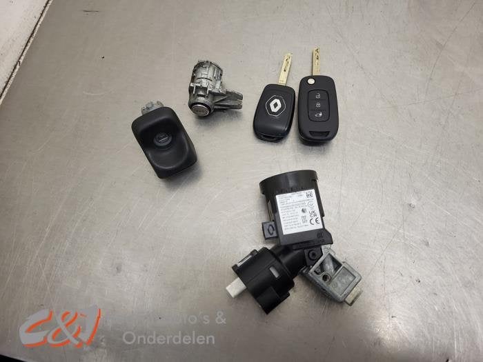 Kontaktslot + Sleutel van een Renault Trafic