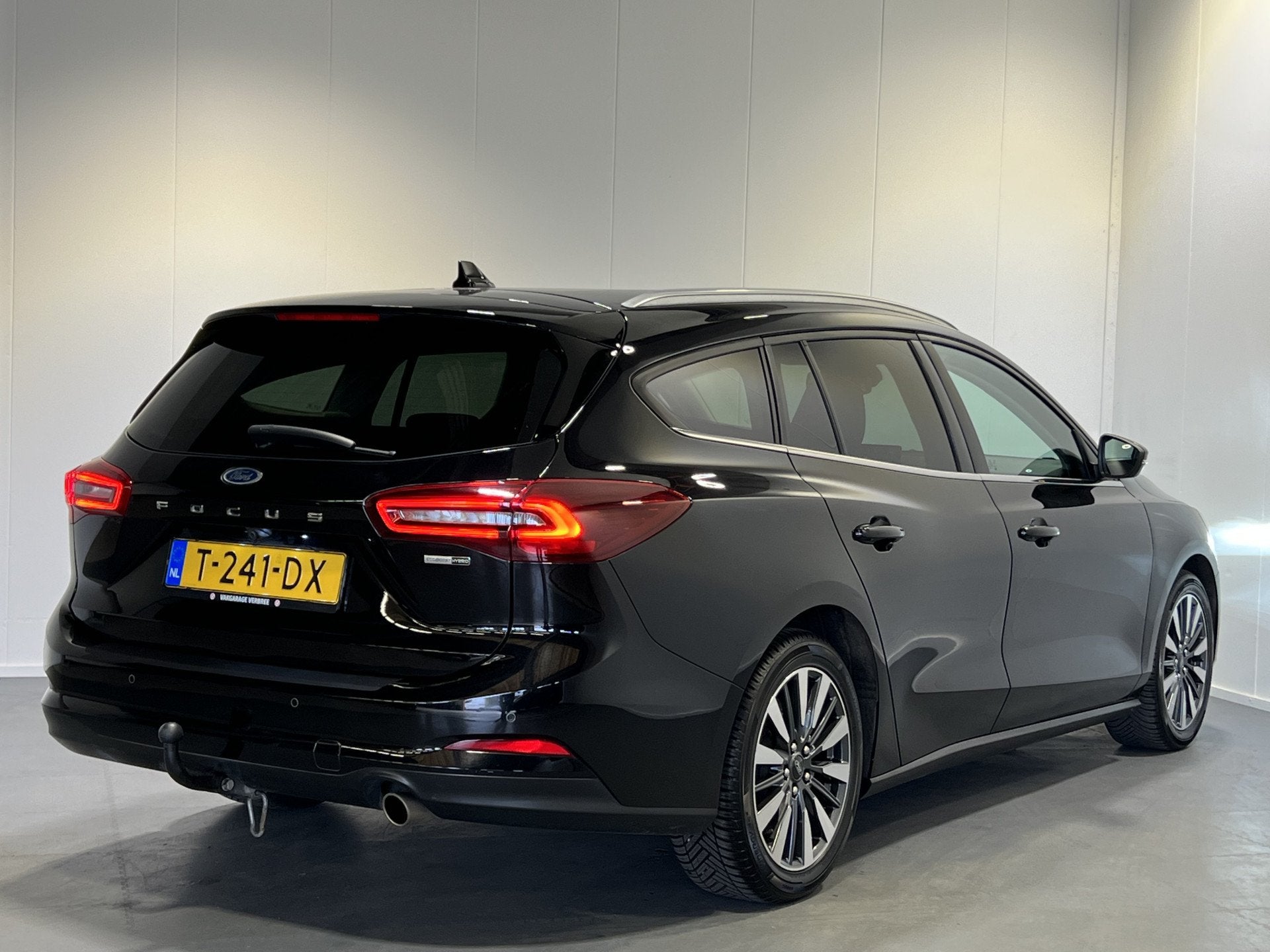 Ford FOCUS Wagon 1.0 EcoBoost Hybrid Titanium X | Navigatie/, Auto's, Gebruikt, Zwart, Origineel Nederlands, 19 km/l