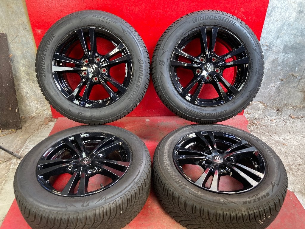 Winterbanden Hyundai Kona 205/60R16 Bridgestone, Gebruikt, 16 inch, ., Banden en Velgen