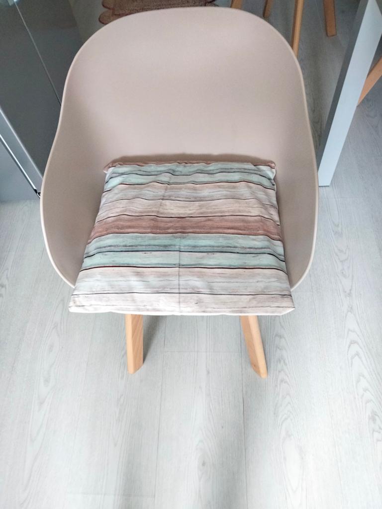 4 kunststof eethoek of tuinstoelen in 4 kleuren met houten p, Huis en Inrichting, Stoelen, Ophalen