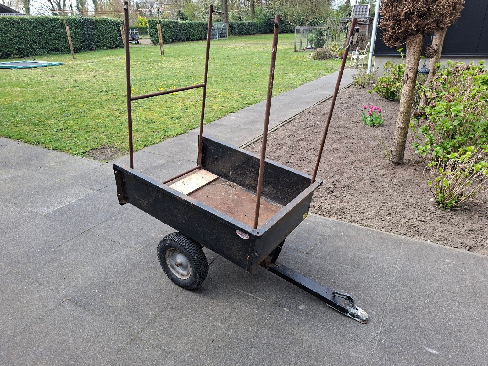 Kiepwagen voor achter zitmaaier, Ophalen