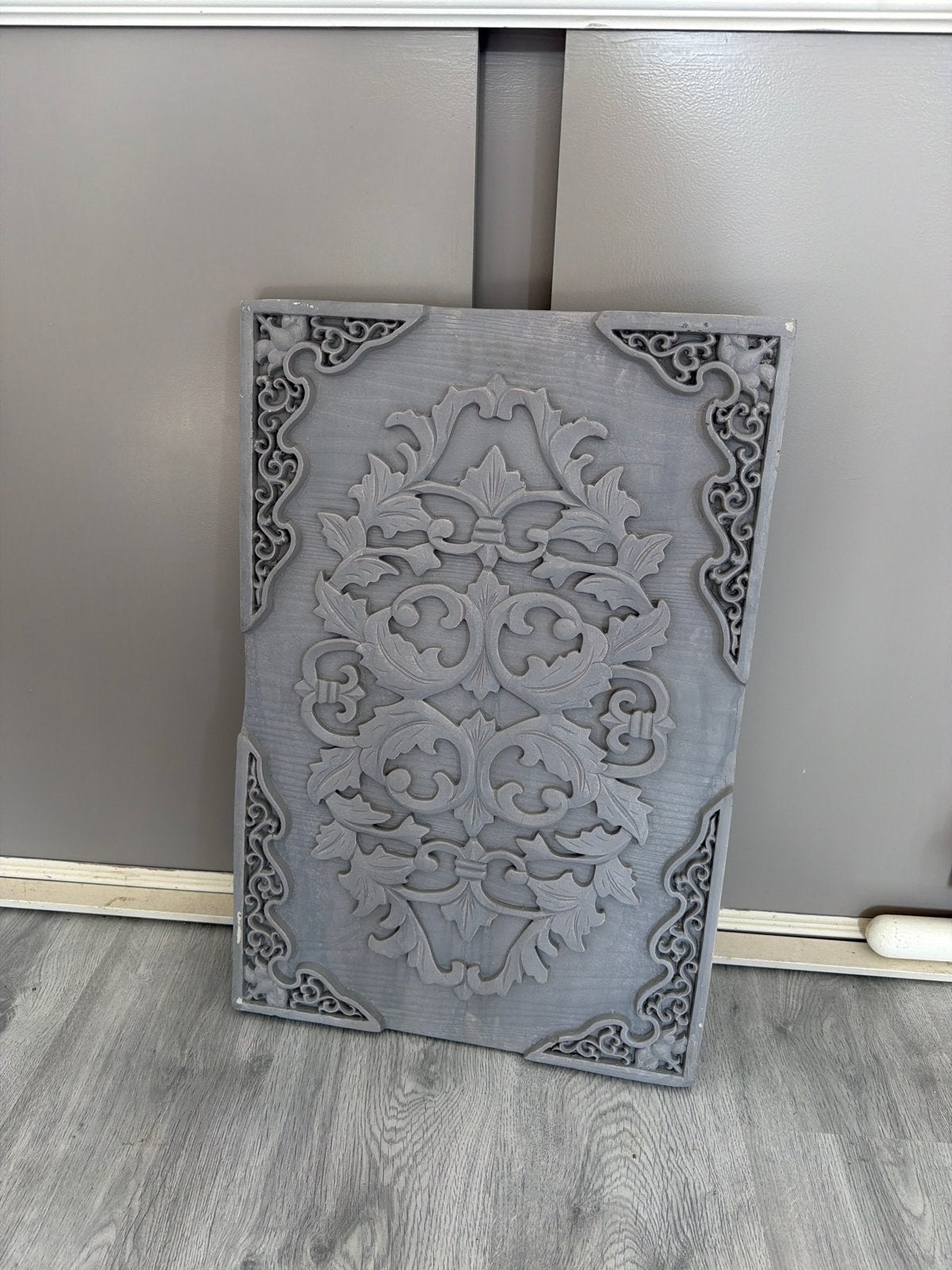 Gratis Decoratief paneel met sierlijk houtsnijwerk, Ophalen