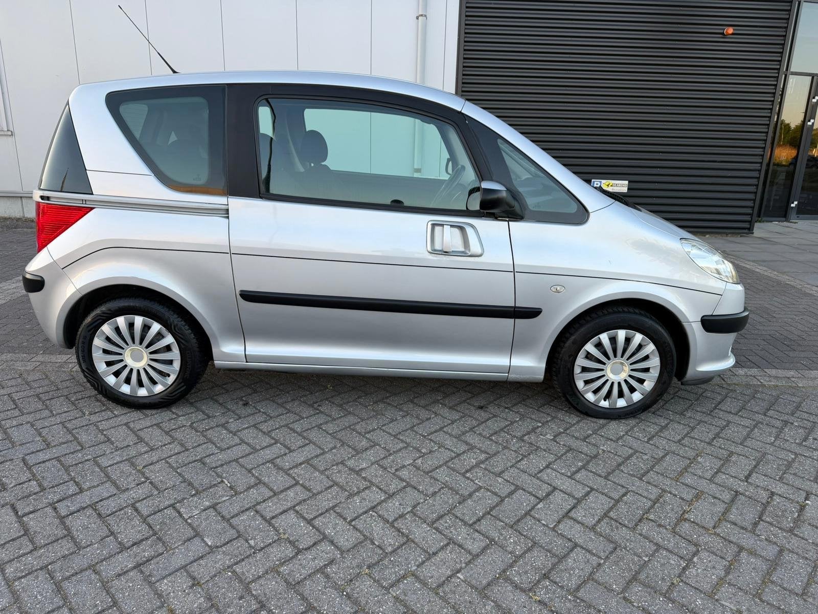 Peugeot 1007 1.4 Gentry Airco AUTOMAAT APK NAP, Auto's, Peugeot, 4 cilinders, 4 stoelen, 49 €/maand, Origineel Nederlands