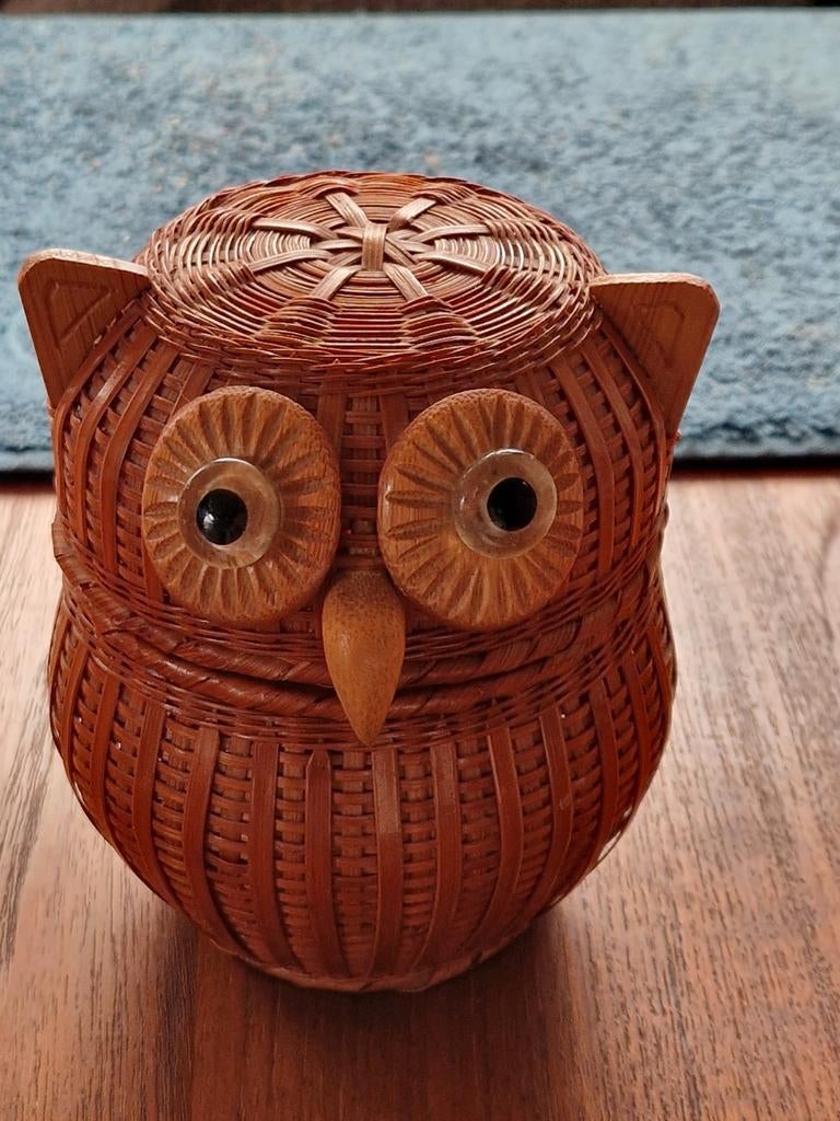 vintage uil-snuisterijdoosje gemaakt van gevlochten rotan., Ophalen of Verzenden