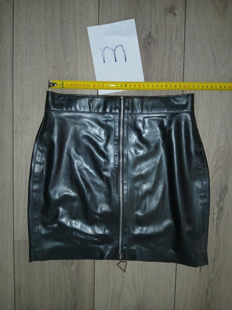 Latex mini rok maat M zo goed als nieuw, Kleding | Dames, Maat 38/40 (M), Verzenden, Zwart, Zo goed als nieuw