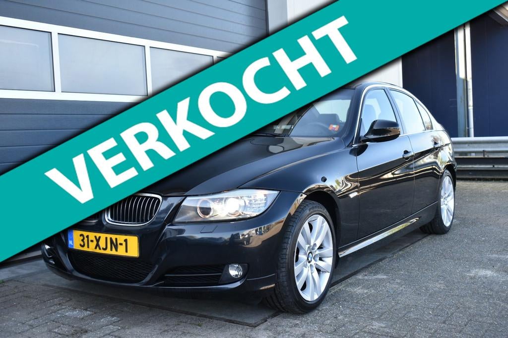 BMW 3-serie 320i Luxury Line, Achterwielaandrijving, 4 cilinders, Zwart, Bedrijf