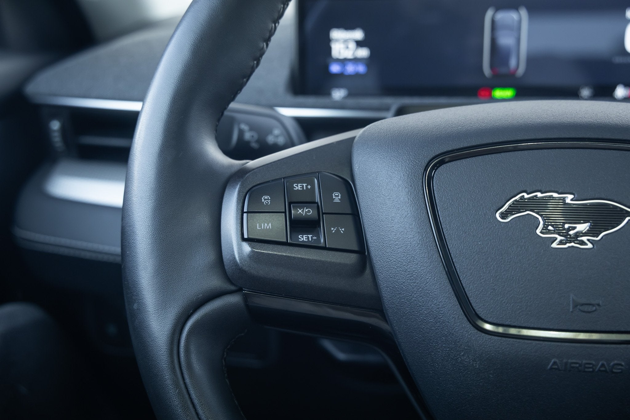 Foto 16 van Ford Mustang MACH-E Extended RWD 98 kWh soh95% panoramadak |