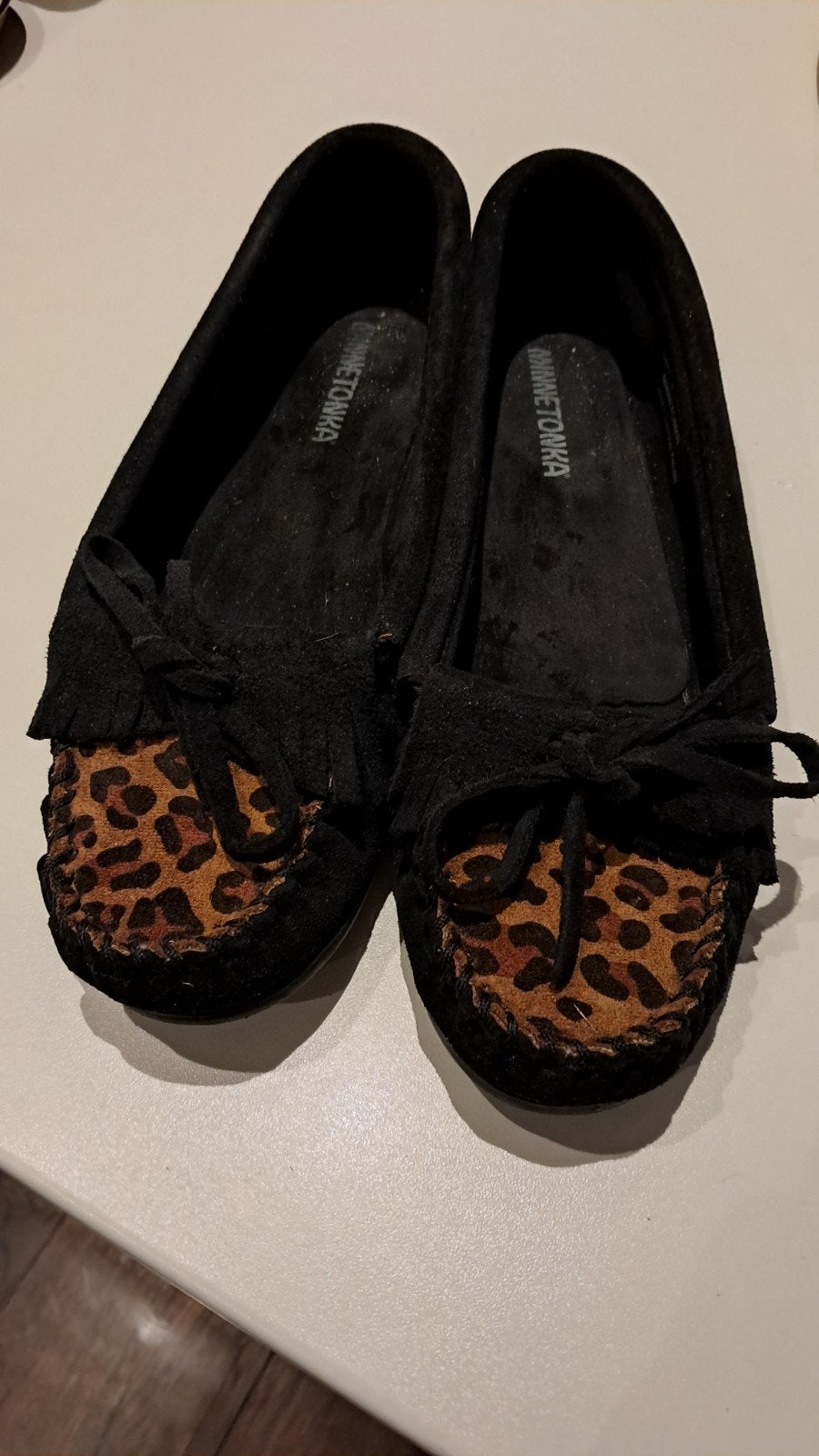Minnetonka Leopard Moccasins - Maat 38.5, Zwart, Ophalen of Verzenden, Zo goed als nieuw, Espadrilles of Moccasins