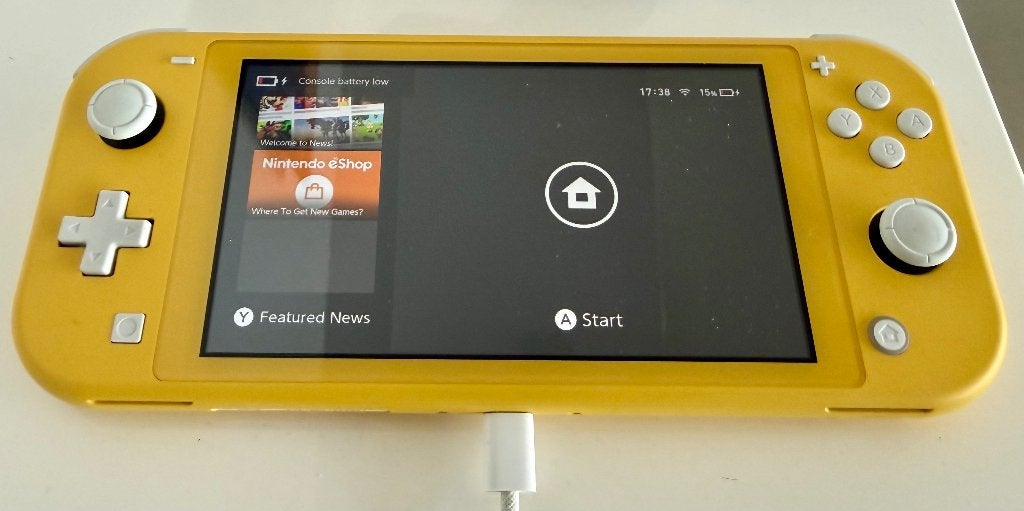 Nintendo Switch Lite + Luigi's Mansion 3, Ophalen, Geel, Zo goed als nieuw