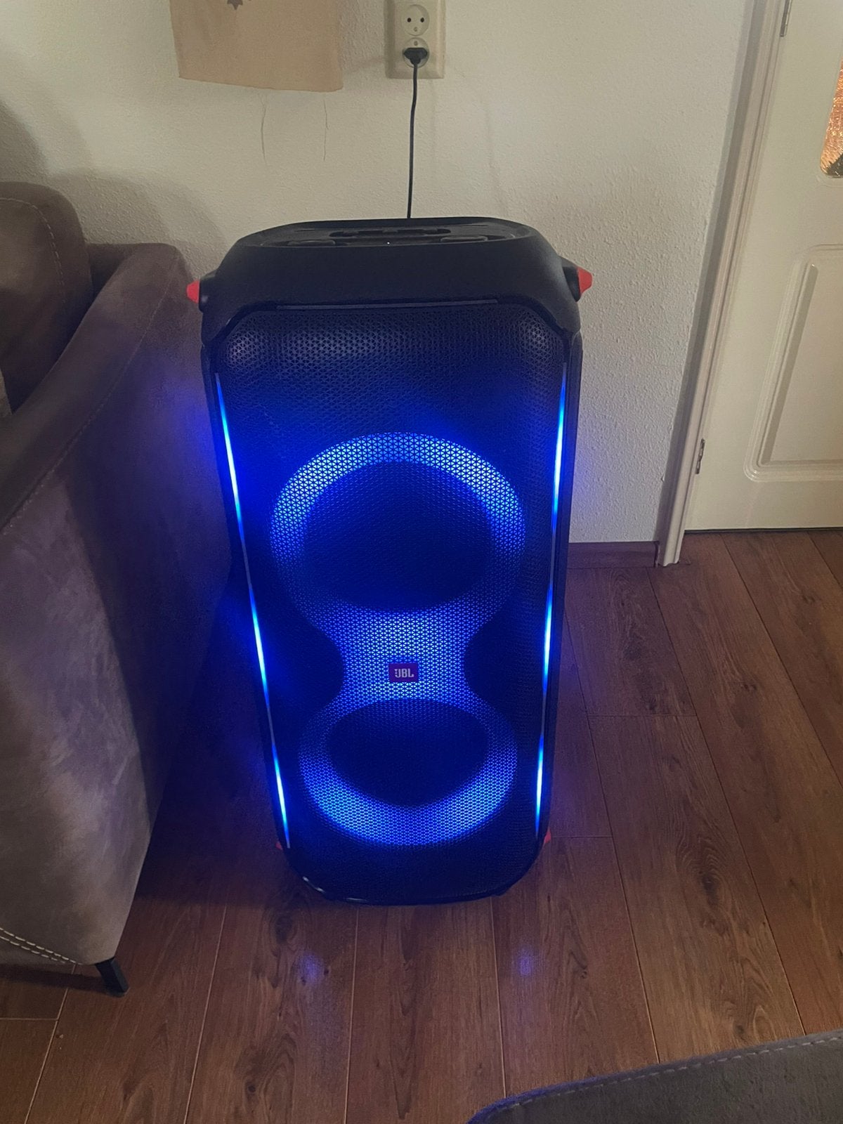 Jbl box 710 plus karaoke set te huur, Ophalen, Zo goed als nieuw
