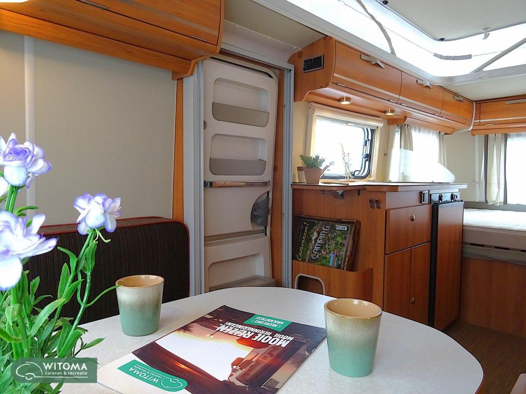 Eriba Touring 530 GT Super compleet, Caravans en Kamperen, Caravans, Standaardzit, Bedrijf, 750 - 1000 kg, Eriba