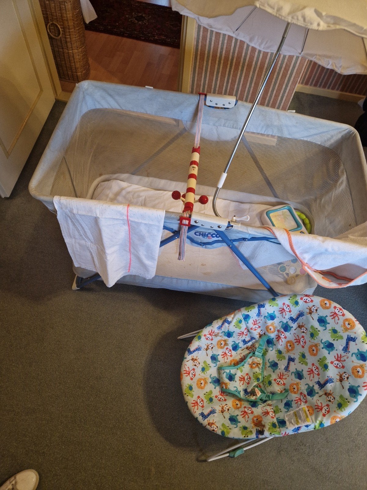 Camping bedje met wip stoeltje, Ophalen of Verzenden, Gebruikt, Reisbedje