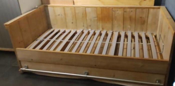 Slaapkamer steigerhout; bed, bureau, plank. Zeer goede staat, Ophalen, Zo goed als nieuw, Eenpersoons, Stoer en robuust. Steigerhout.