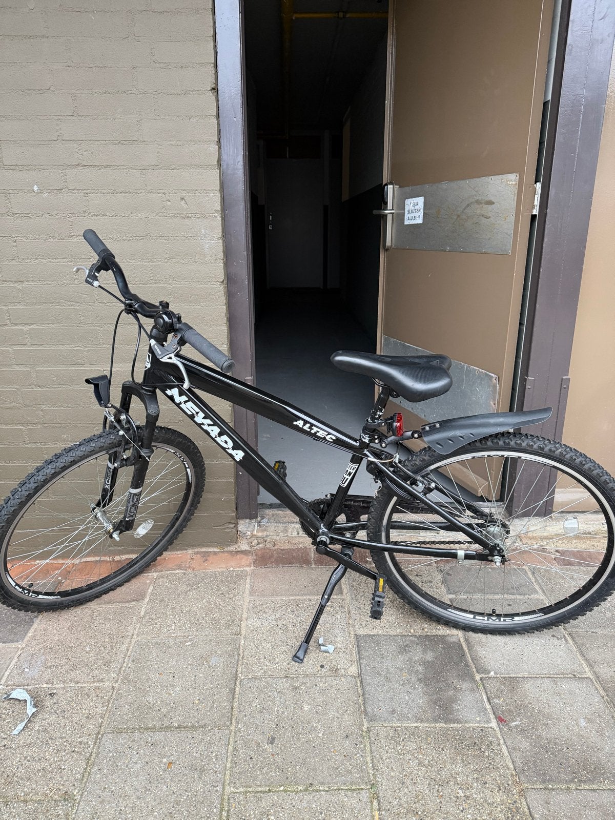 Stoere jongensfiets 9-10 jaar met reservesleutel, Fietsen en Brommers, Fietsen | Heren | Herenfietsen, Gebruikt, Velgrem, Minder dan 49 cm