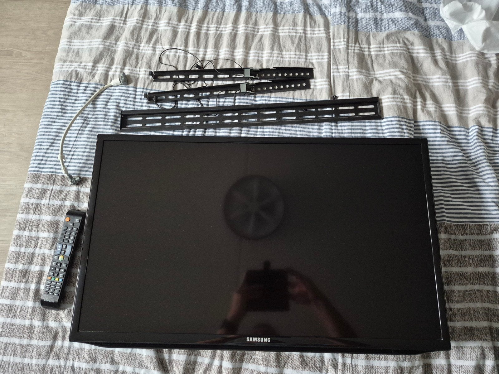 Samsung TV 32 inch met afstandsbediening en muurbeugel, Gebruikt, 50 Hz, Ophalen of Verzenden, Samsung